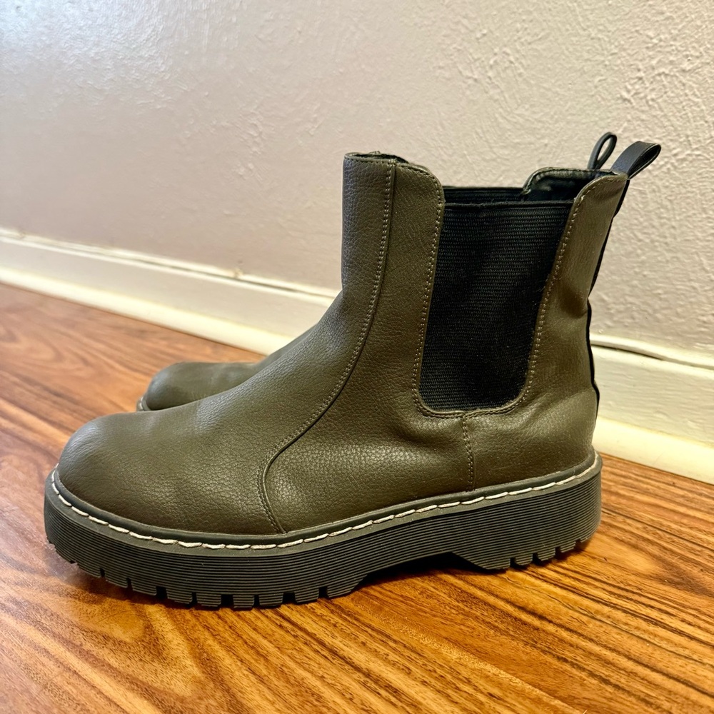 Comfortable olive green chunky lug sole contrast stitch Chelsea boots